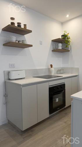 Venta Casa Reciclada De Tres Dormitorios Con Patio Y Terraza En Abasto