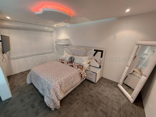 Imagen 10 de 14 de Casa Venta La Trinidad Mls #22-17329 La Casa De Tus Sueños... Increíble Hogar Recién Remodelado Completamente Con Materiales De Primera, Con Acabado De Lujo