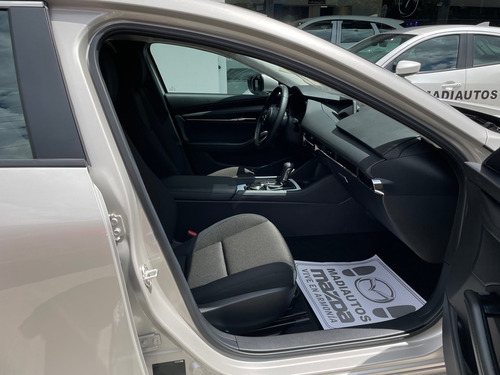 Imagen 13 de 24 de Mazda 3 Sedan Touring At Hibrido 2.0 2023