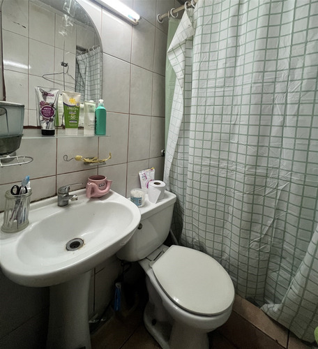 Se Vende Casa De 3h, 2b En Tranquilo Barrio Residencial