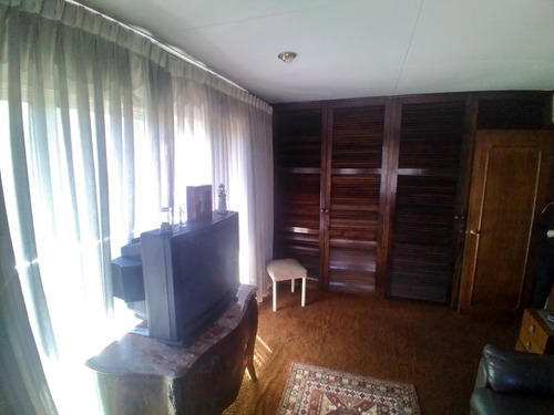 Solida Casa De Dos Pisos En Miraflores Bajo
