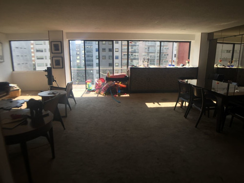 Imagen 2 de 30 de Venta De Departamento Amplio Con Balcón En Temístocles Polan