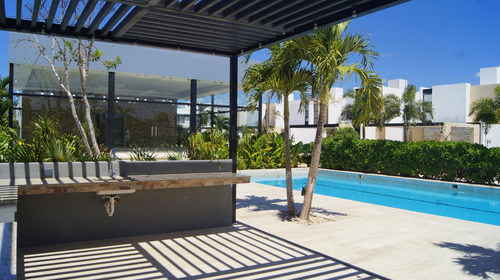 Casa En Venta Merida, Conkal En Privada, Modelo Premium Plus, Entrega Inmediata.