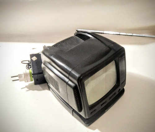 Mini Tv Semivox 5.5 Pol. P&b - 12 V + Fonte - Não Liga (Usado)
