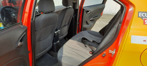 Imagen 11 de 15 de Chevrolet Sail Sedan Taxi Amarillo