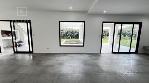 Casa En Venta, 2 Plantas, Lote Interno, Barrio Ceibos, Puertos, Escobar