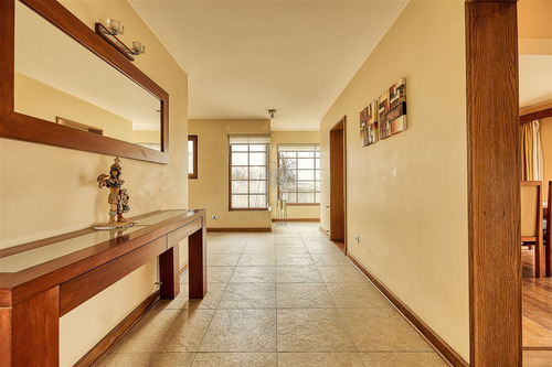 Casa En Exclusivo Sector. San Carlos De Apoquindo.