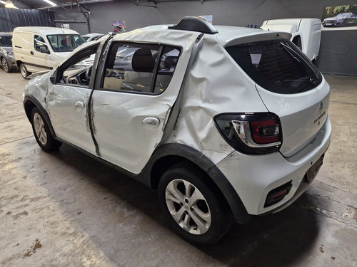 Renault Sandero Stepway -chocado-