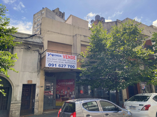 Edificio Ex Hotel En Cordón, Próximo A Tres Cruces.