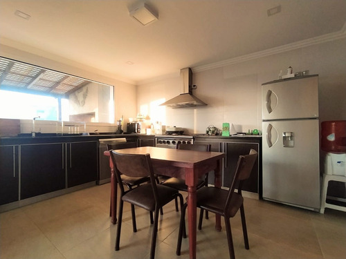 Imagen 19 de 30 de Venta Casa Moderna, Barrio Laguna Azul