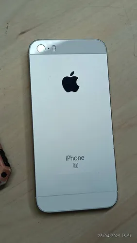 iPhone SE 32gb 1ra Generacion Color Plata Con Funda (Usado)
