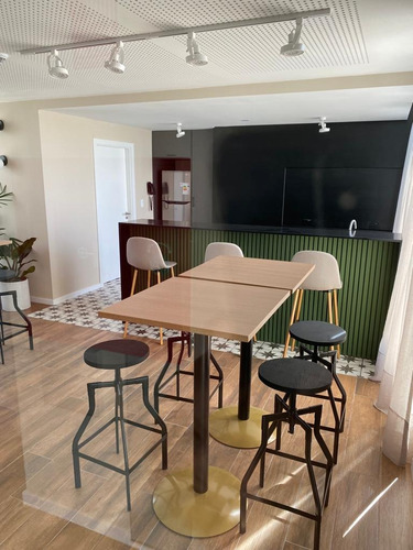 Monoambiente Con Terraza, Baño Completo, Cortina Electrica Aire Acondicionado