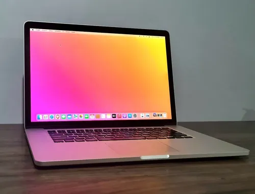 Apple MacBook Pro 15 polegadas com 2.8GHz i7, 16GB RAM