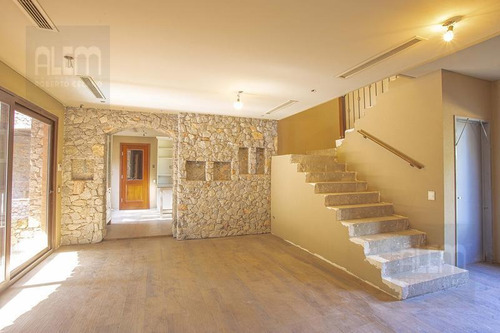 Hermosa Casona En St Thomas Este - Canning
