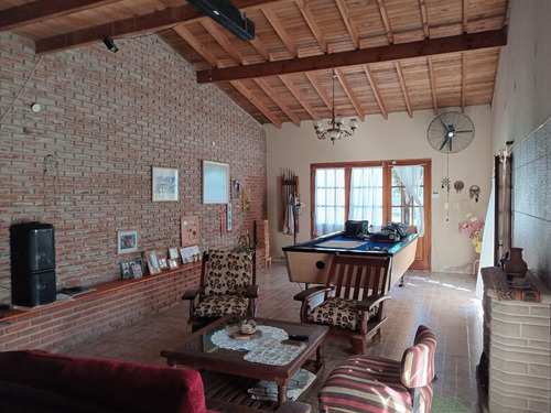 Casa De 5 Ambientes Con Local Al Frente