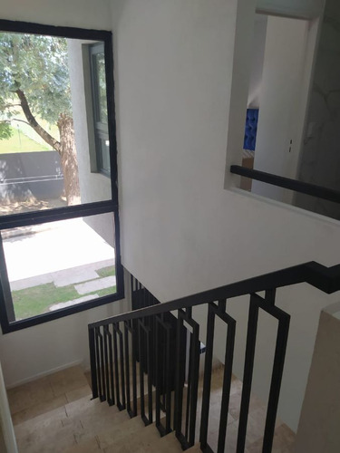 Dúplex De Categoría En Venta De 4 Ambientes En Complejo Canning One