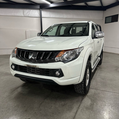 Mitsubishi L200 2.4 Cabina Doble 4x2 Mt