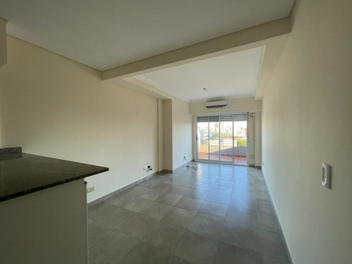 Dto De 2 Ambientes En Venta Al Frente Con Balcón