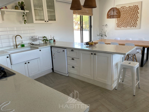 Casa En Venta De 4 Dorm. En Zapallar Curicó