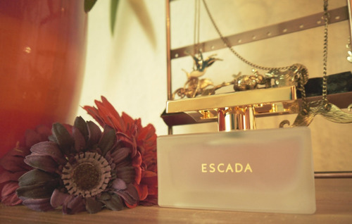 Perfume Escada con notas especialmente delicadas 75 ml