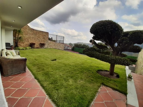 Casa En Urbanización De Los Naranjos Con Impresionante Vista Consta De 422 M2