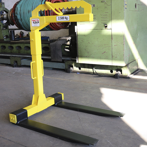 Paleteira Regulável Até 3 Ton Pallet Munck Guindaste Garfo