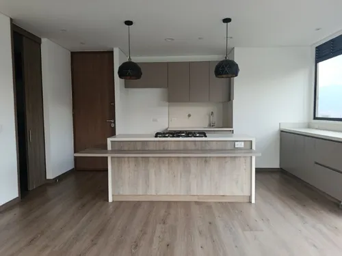 Apartamento En Arriendo Ubicado En El Poblado Sector Los Balsos (27099).