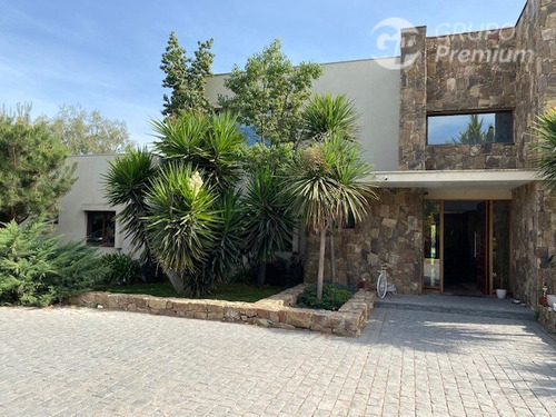 Casa En Venta De 6 Dorm. 7 Baños Piscina En Padre Hurtado