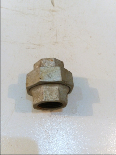 Unión Universal Galvanizada De 3/4 En Oferta (Usado)