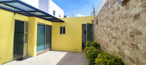 Imagen 12 de 12 de Casa En Renta Con Recamara En Planta Baja Condominio Villas El Roble 1 Corregidora Queretaro En Zona De Tejeda