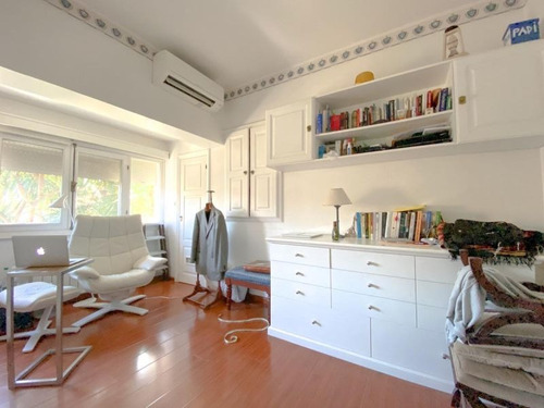 Casa 5 Dormitorios En Carrasco, Montevideo