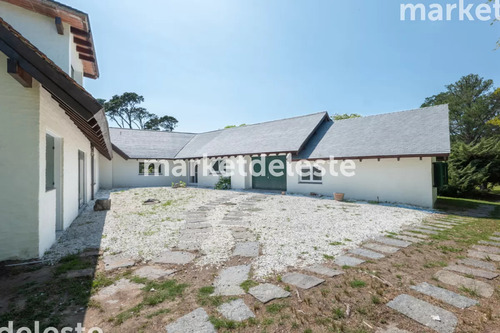8250 M2 Barrio Golf