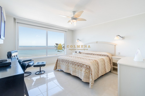 Apartamento De Tres Dormitorios Y Servicio En Venta Le Jardin- Ref: 4043