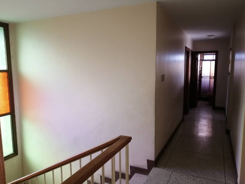 Hermosa Casa En Venta En La Urbanización El Marques. Jl
