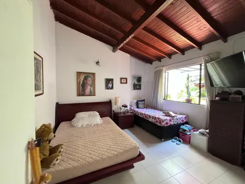 Casa En Venta En La Castellana. Cod V16608