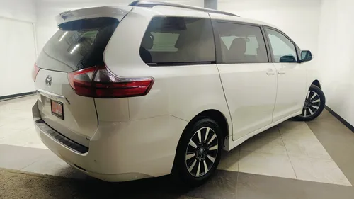 Toyota Sienna 3.5 Limited At