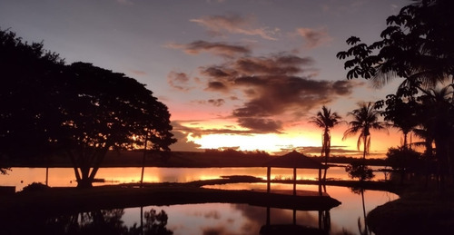 Imagem 29 de 30 de Locação Mínima 2 Diárias: Rancho Dentro Cidade, A 100 Metros Do Supermercado Colorado. 19 Pessoas Em Camas. Com Acesso Para O Rio Grande, Rampa De Embarque Para Barcos. Linda Vista. Valor Descrição.