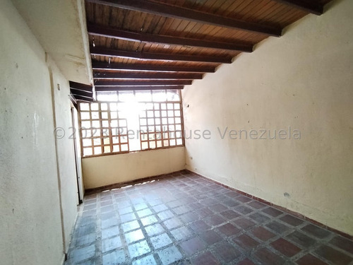 Casa En Venta Urbanización Chucho Briceño Cabudare Lara (24-9408) // Invierta Seguro Con Rentahouse//