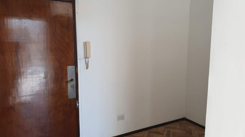 Imagen 5 de 6 de Oficina Con Baño Privado En Pleno Centro!
