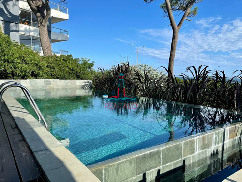 Venta Casa De 4 Dormitorios Frente A Playa Mansa - Punta Del Este