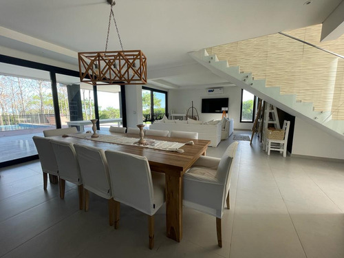 Casa En Alquiler Temporario En Costa Esmeralda. Excelente Vista A La Playa