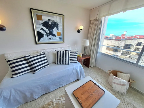 Venta. Península, 1 Dormitorio Y Medio Garaje.
