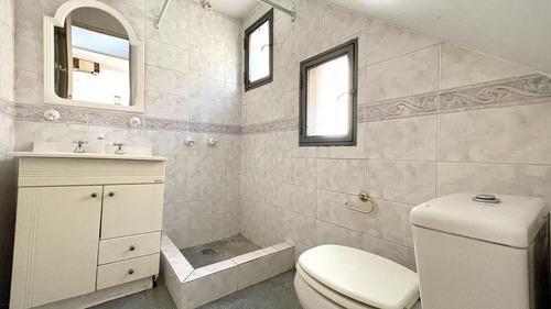 Imagen 12 de 30 de Casa De 4 Dormitorios En Venta Con Quincho Y Piscina Fisherton Cerca De Calle Córdoba