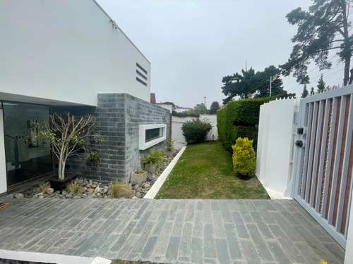 Se Vende Hermosa Casa En Exclusivo Sector De Concón