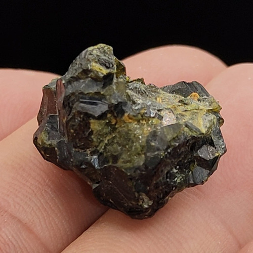 Piedra Mineral Epidota Verde Áspero