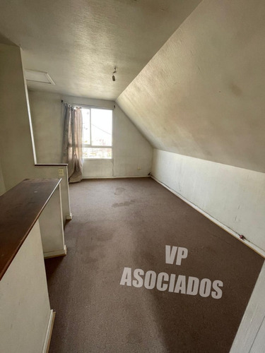 Prop Adjudica En Remate Casa De 3 Pisos Con 3 Dorm Y 3 Baños