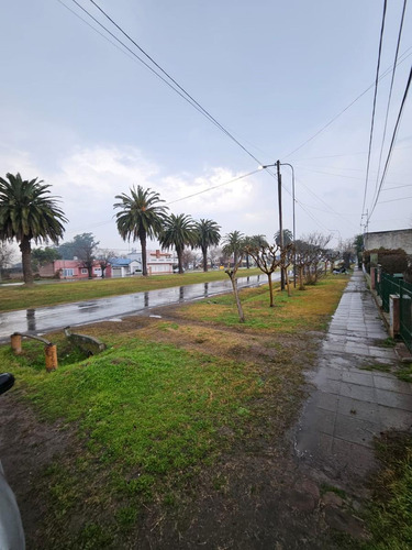 Casa En Jauregui, Sobre Avenida Flandes