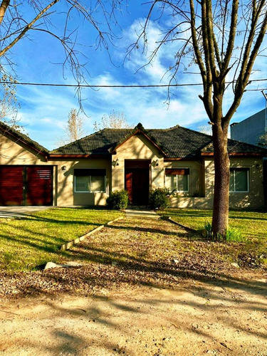 Casa En Venta En Barrio Privado, City Bell