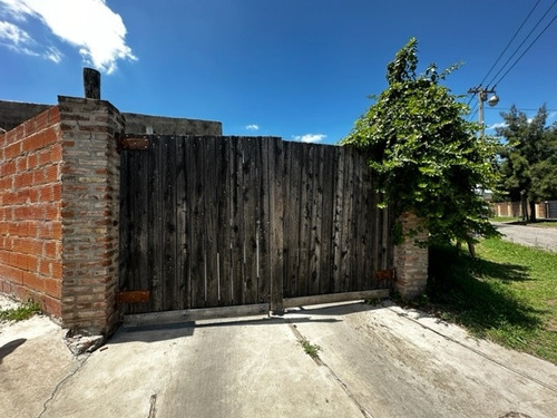 Venta - Casa Y Lote En Esquina Larcamon Y Burlando. Luis Guillon, Acepta Financiacion !