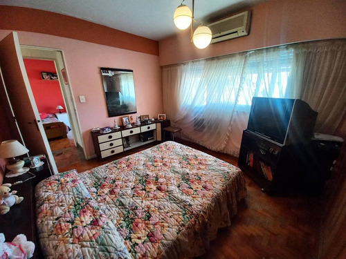 Amplio Ph De 4 Ambientes + Terraza Con Quincho Y Balcón En Flores Sur